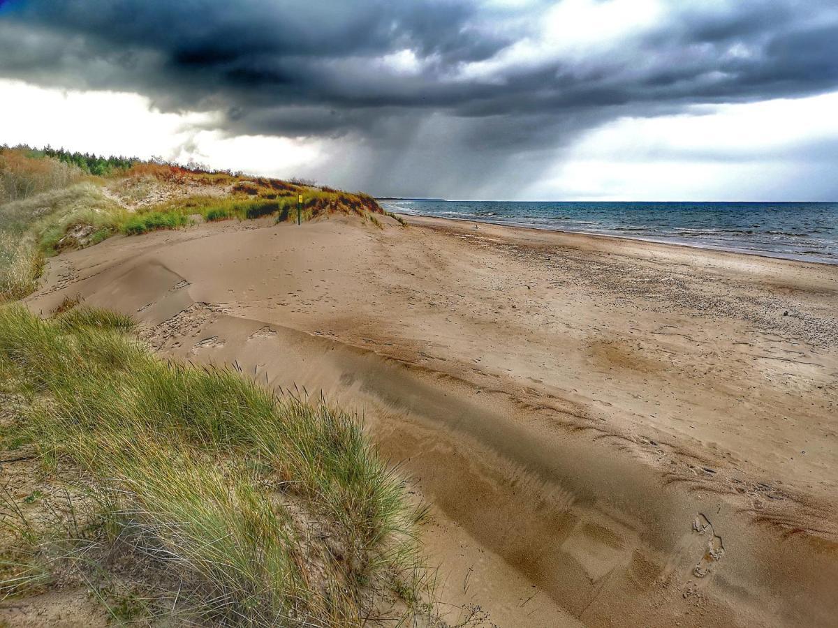 Mistral Przy Plazy Domki Caloroczne Ustka Luaran gambar